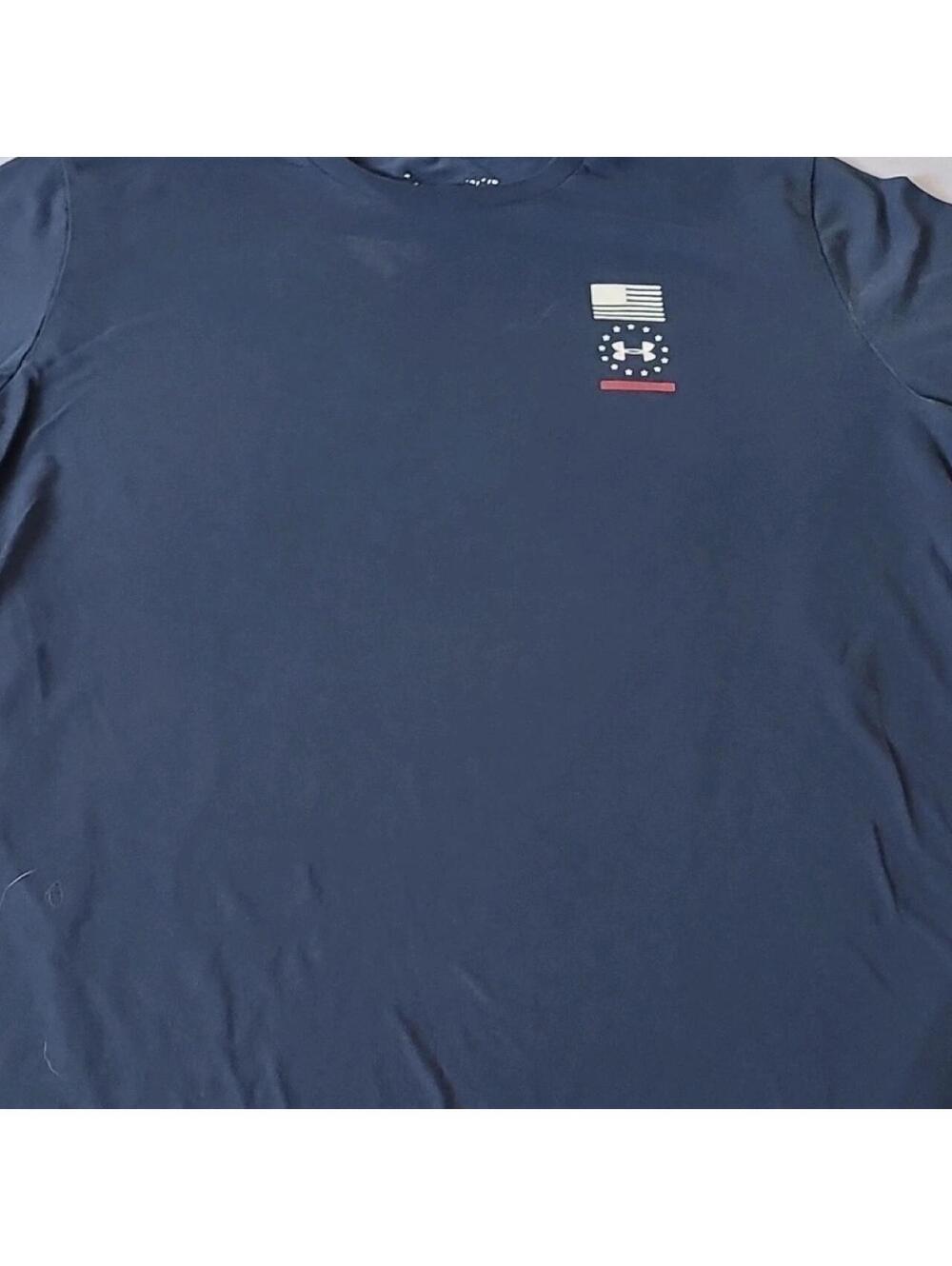Under Armour Men's Navy and Blue Tshirt